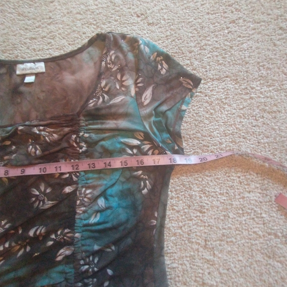 Dressbarn Brown and Blue Floral Ruched Cap Sleeve Blouse - Picture 7 of 9